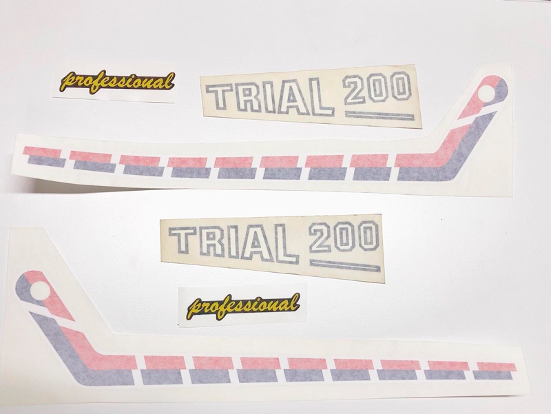 Juego Adhesivos placas laterales aluminio FANTIC 200 1 Juego Adhesivos placas laterales aluminio FANTIC 200